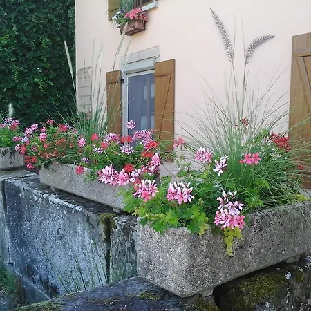 Chambres Et Table D'hotes Ferme Les Cigognes Bed & Breakfast *