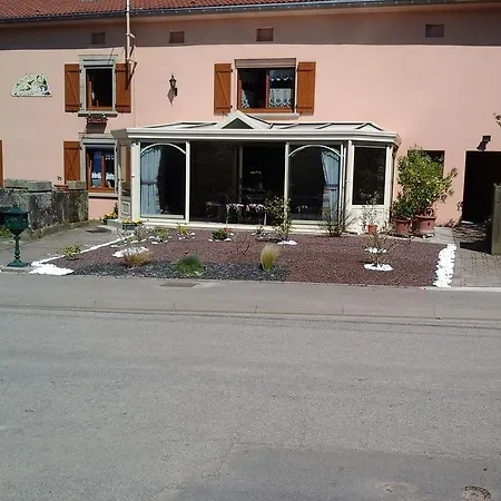 Chambres Et Table D'hotes Ferme Les Cigognes *