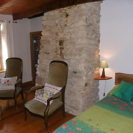 Chambres Et Table D'hotes Ferme Les Cigognes Bed & Breakfast Legeville et Bonfays